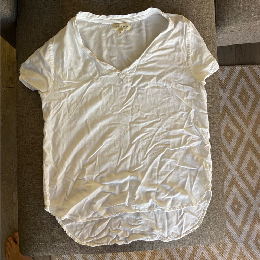 Plain white v-neck tee - 100% Rayon hi lo hem